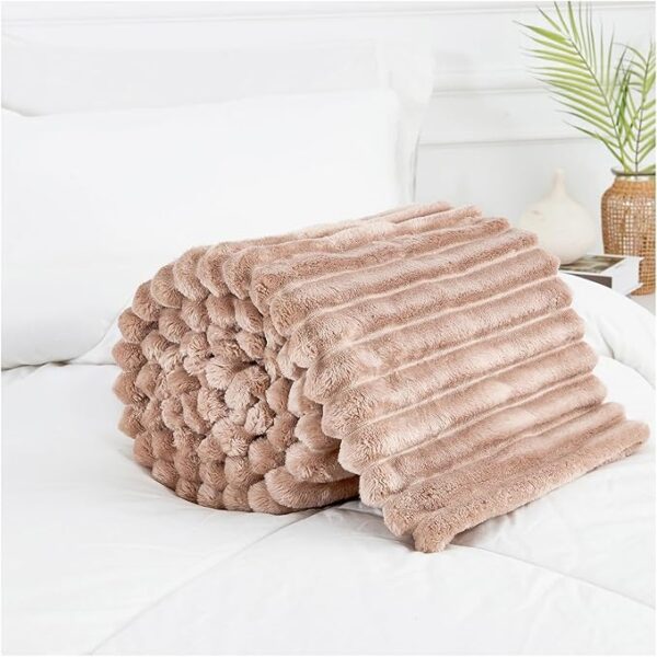 BEIGE OSUM RIBBED THROW - Image 3