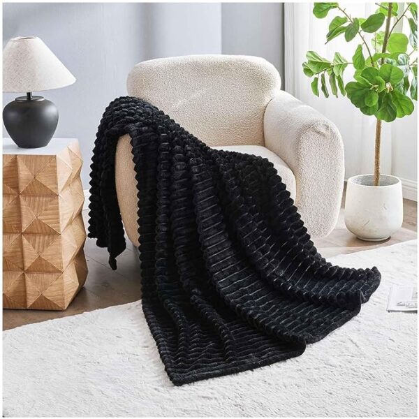 GC OSUM RIBBED THROW - Image 3