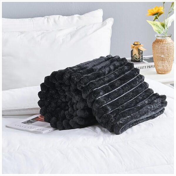 GC OSUM RIBBED THROW - Image 2