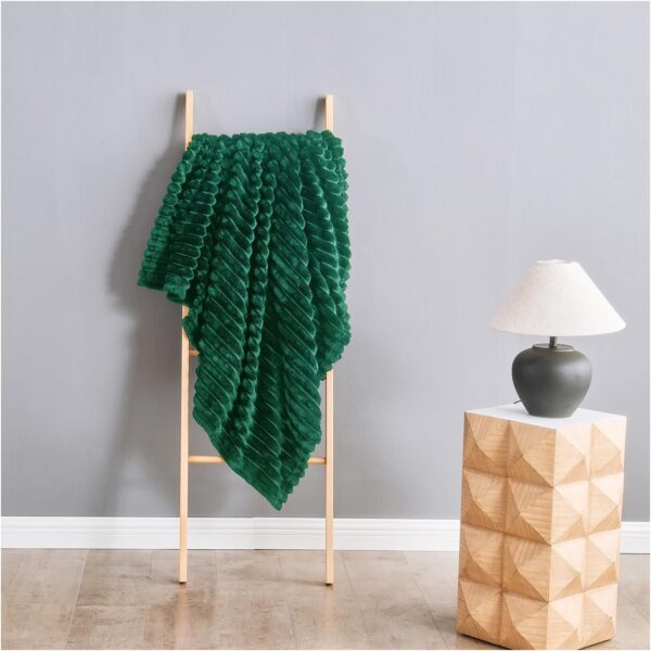 DARK GREEN OSUM RIBBED THROW - Image 2