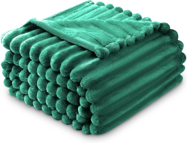DARK GREEN OSUM RIBBED THROW - Image 5