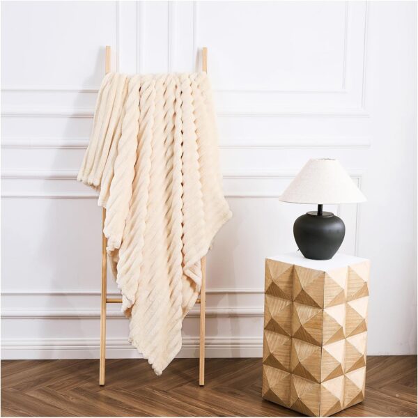 CREAM OSUM RIBBED THROW - Image 2