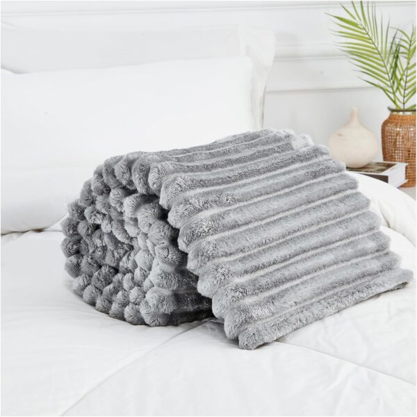 SILVER OSUM RIBBED THROW