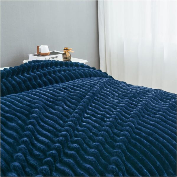 NAVY OSUM RIBBED THROW - Image 2