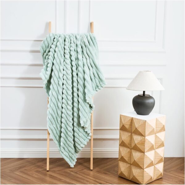 DUCK EGG OSUM RIBBED THROW - Image 2