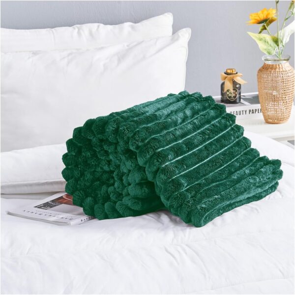 DARK GREEN OSUM RIBBED THROW