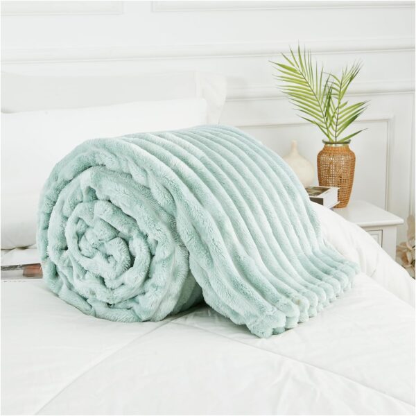 DUCK EGG OSUM RIBBED THROW