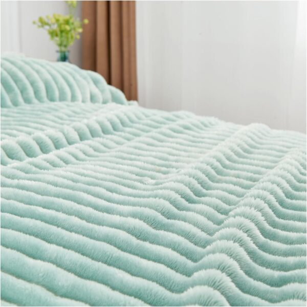 DUCK EGG OSUM RIBBED THROW - Image 3