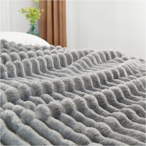SILVER OSUM RIBBED THROW - Image 2