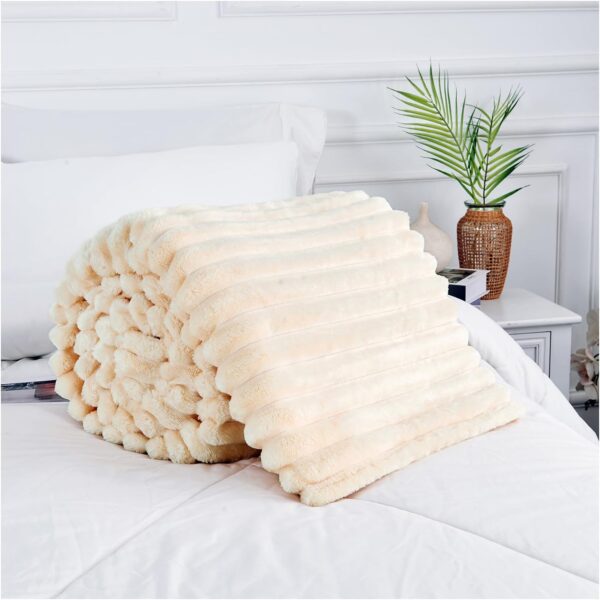 CREAM OSUM RIBBED THROW