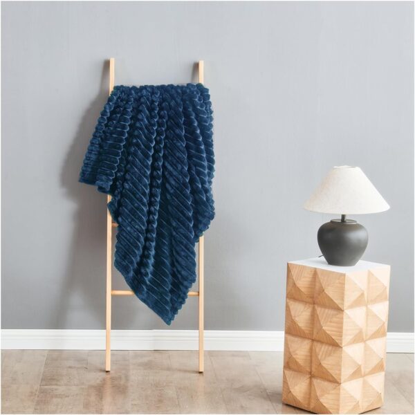 NAVY OSUM RIBBED THROW - Image 3