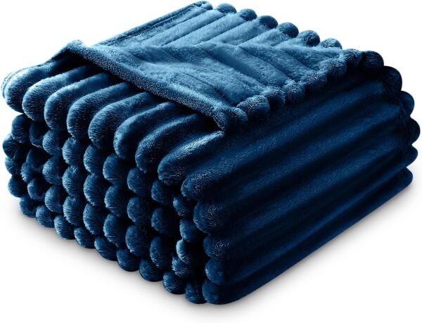 NAVY OSUM RIBBED THROW - Image 4