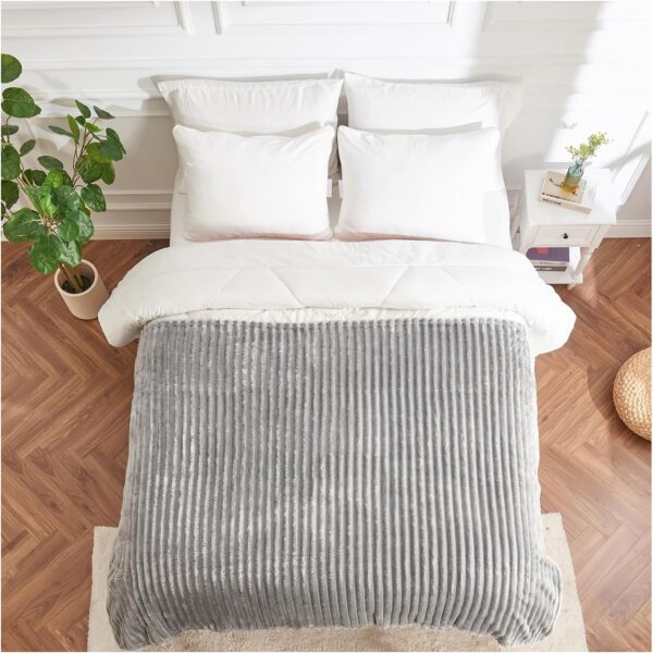 SILVER OSUM RIBBED THROW - Image 4