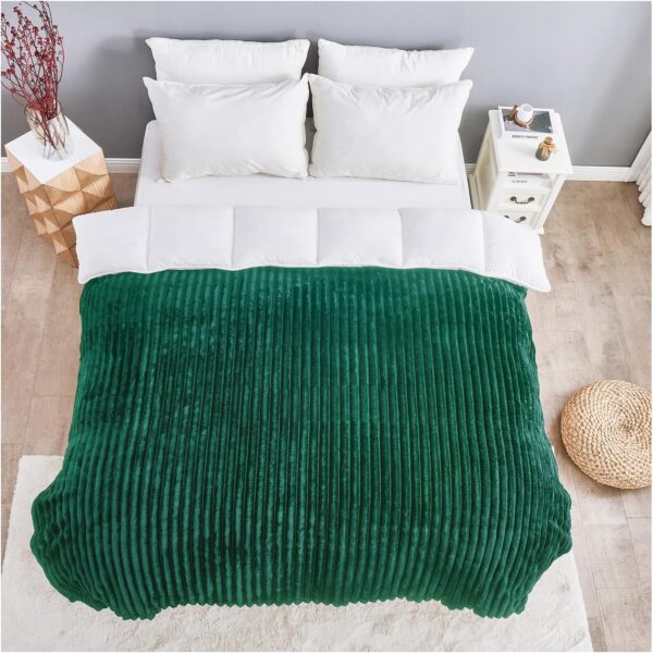 DARK GREEN OSUM RIBBED THROW - Image 4