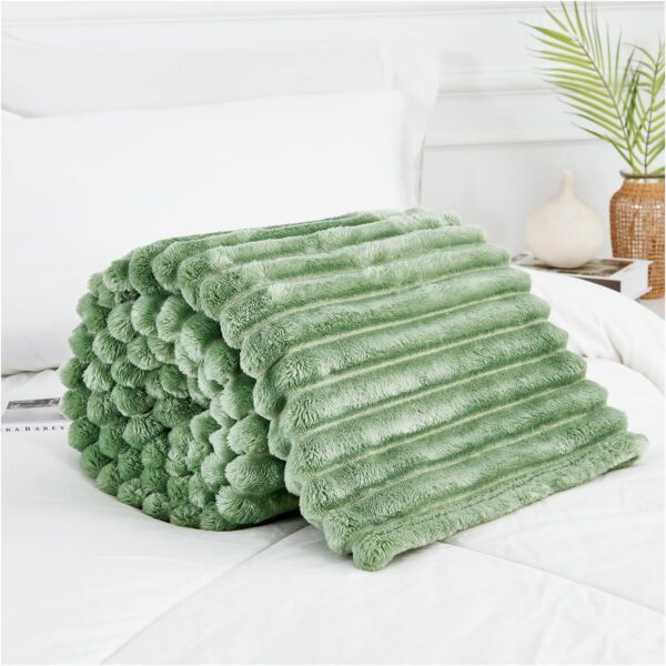 GREEN OSUM RIBBED THROW