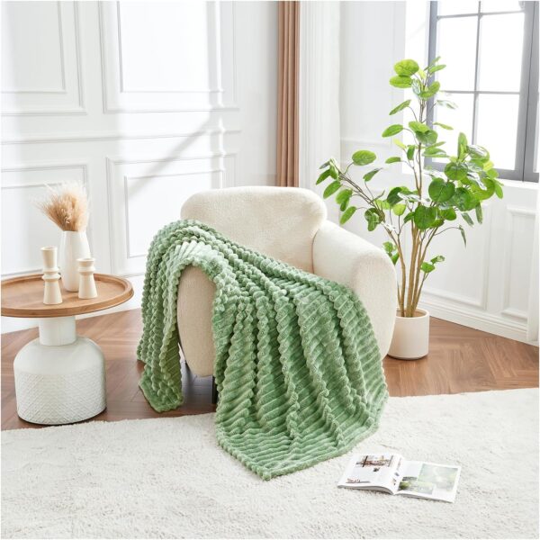 GREEN OSUM RIBBED THROW - Image 4