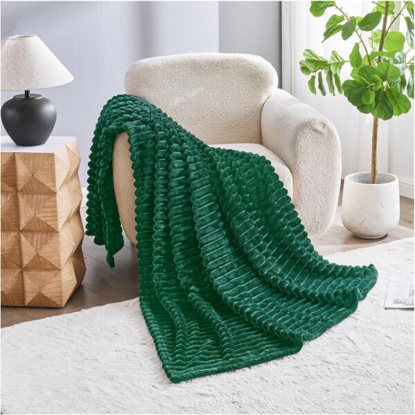 DARK GREEN OSUM RIBBED THROW - Image 3